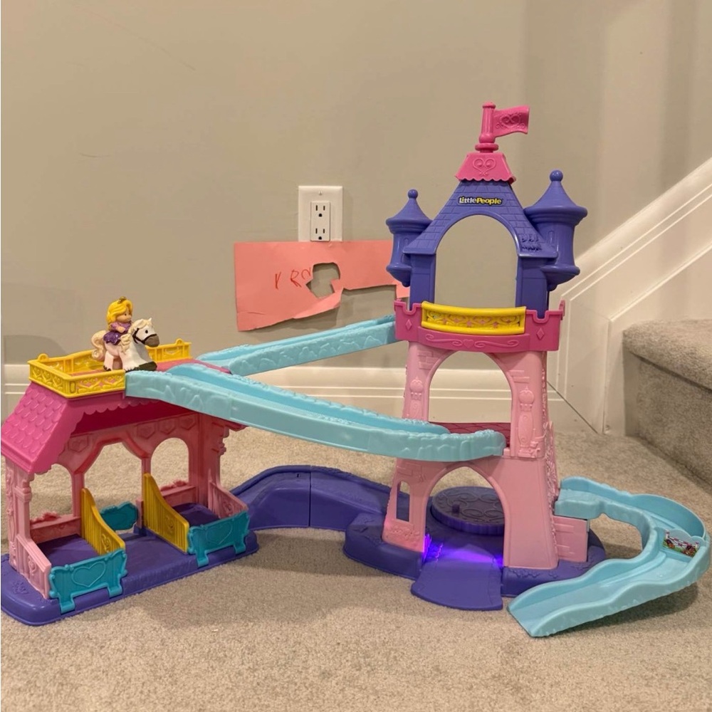 Fisher Price Little People Klip Klop Castle with flag and one horse